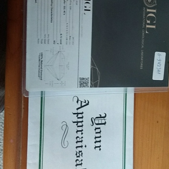 *SOLD* Diamond Engagement ring - Picture 8 of 8